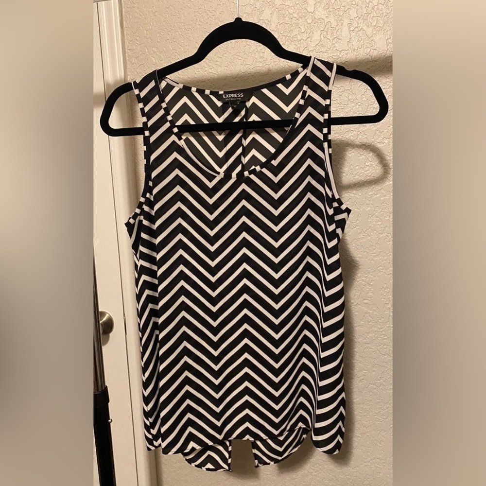 blouse tank with chevron pattern with open back size small